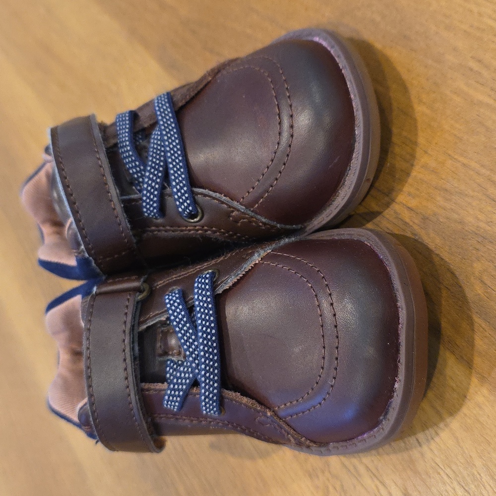 Toddler Boys Stride Rite Booties In Brown With Navy Blue Accent Color Size 5.5M